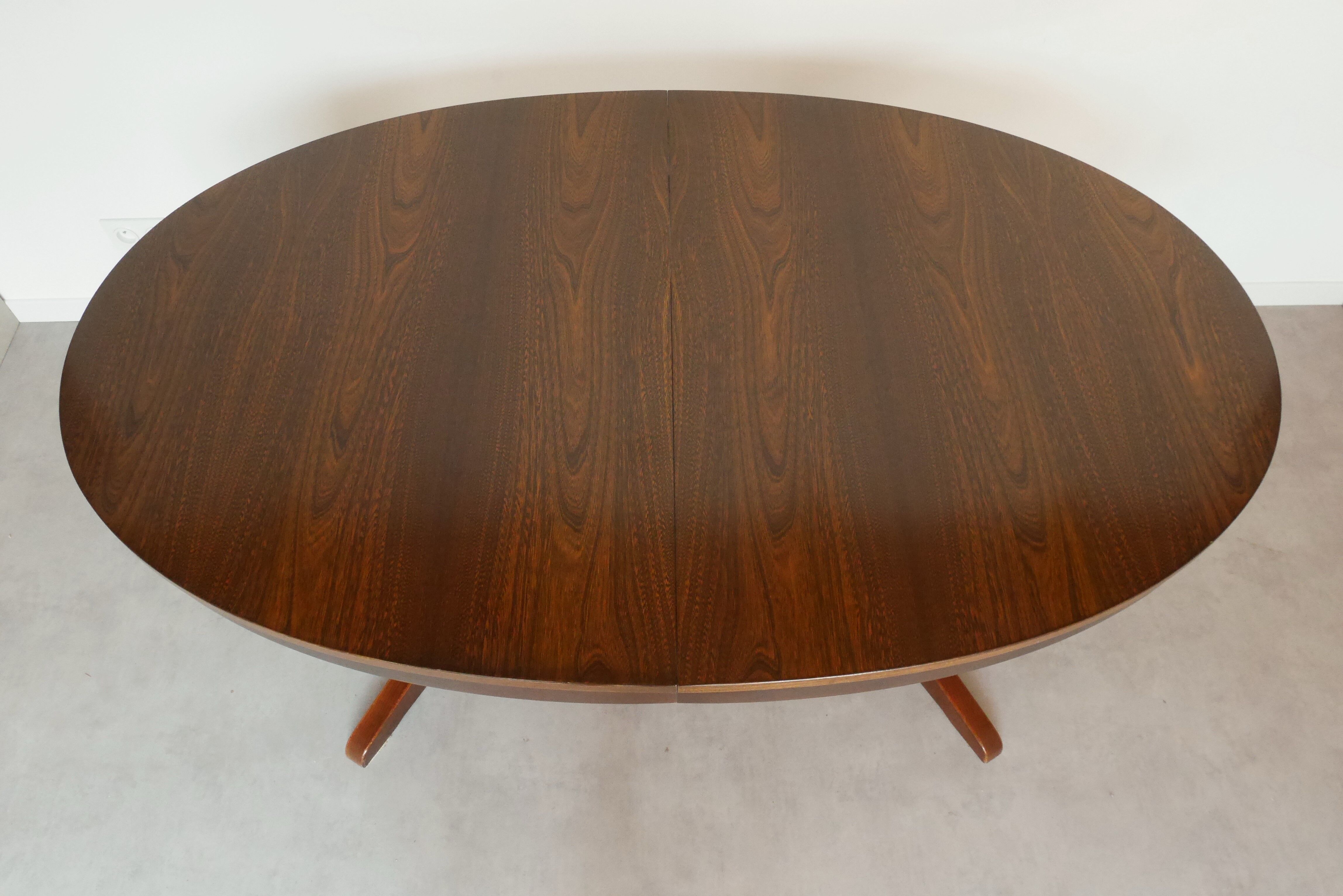 Scandinavian style oval table in central foot with extensions