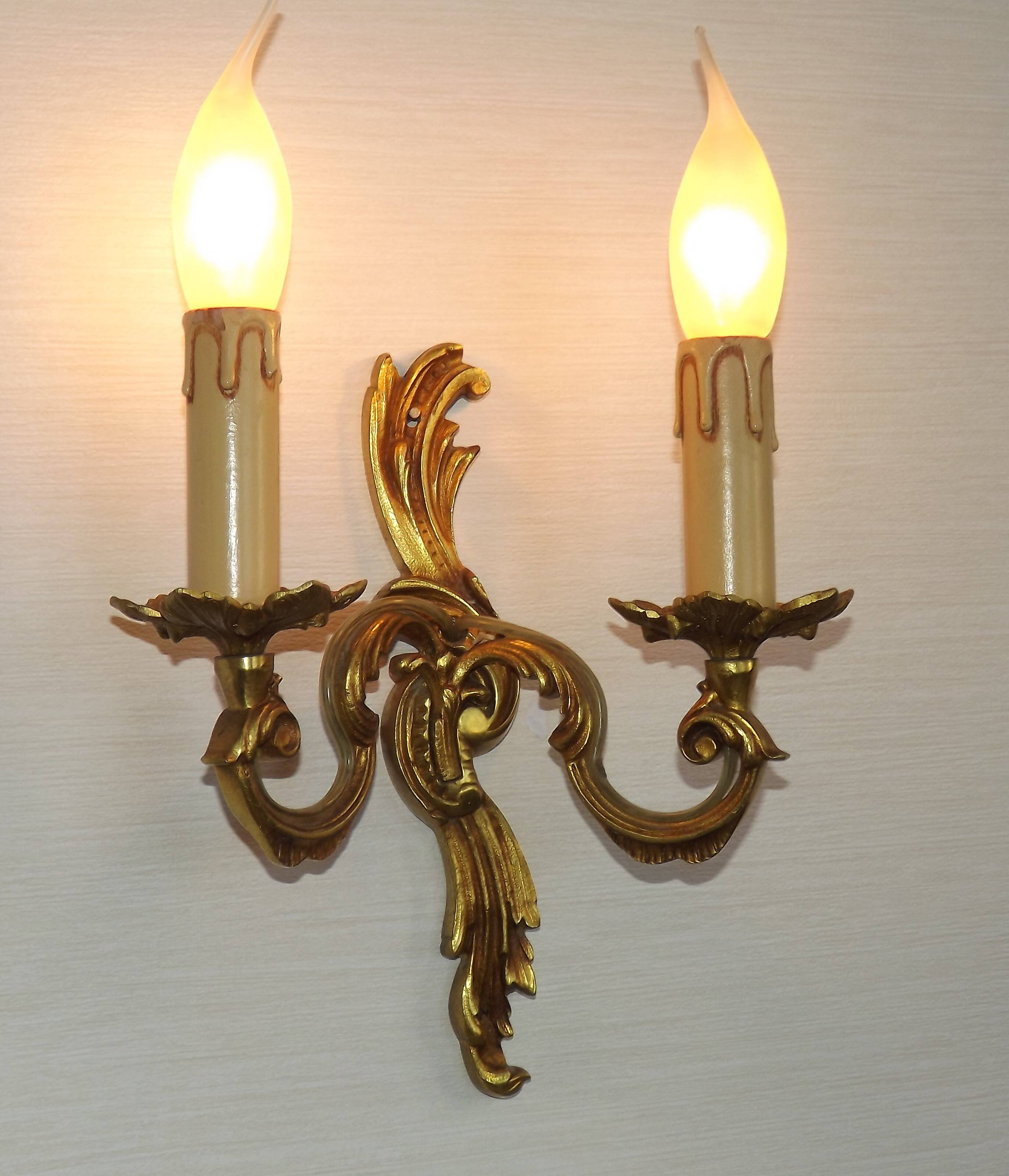 Stylish Vintage French Bronze Double Wall Sconce with Acanthus Leaf Detail