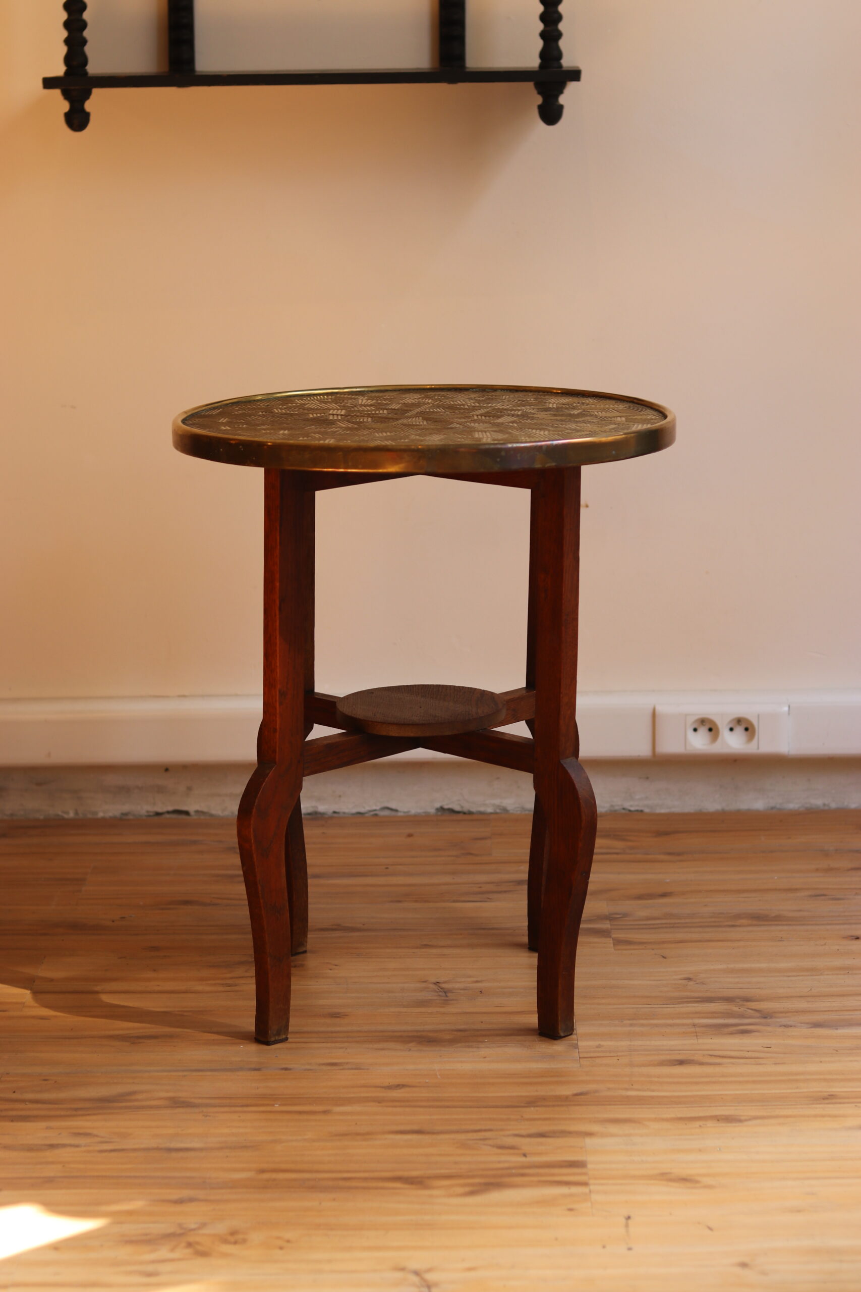 Elegant Art Deco side table from the 1940s.