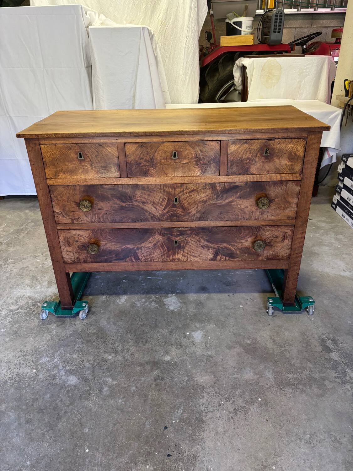 Commode pantalonierre