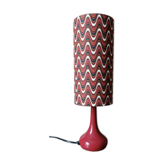 Lampe seventies rouge, abat-jour tube imprimé ondulations