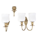 Trois appliques en laiton et verre opaque, années 50