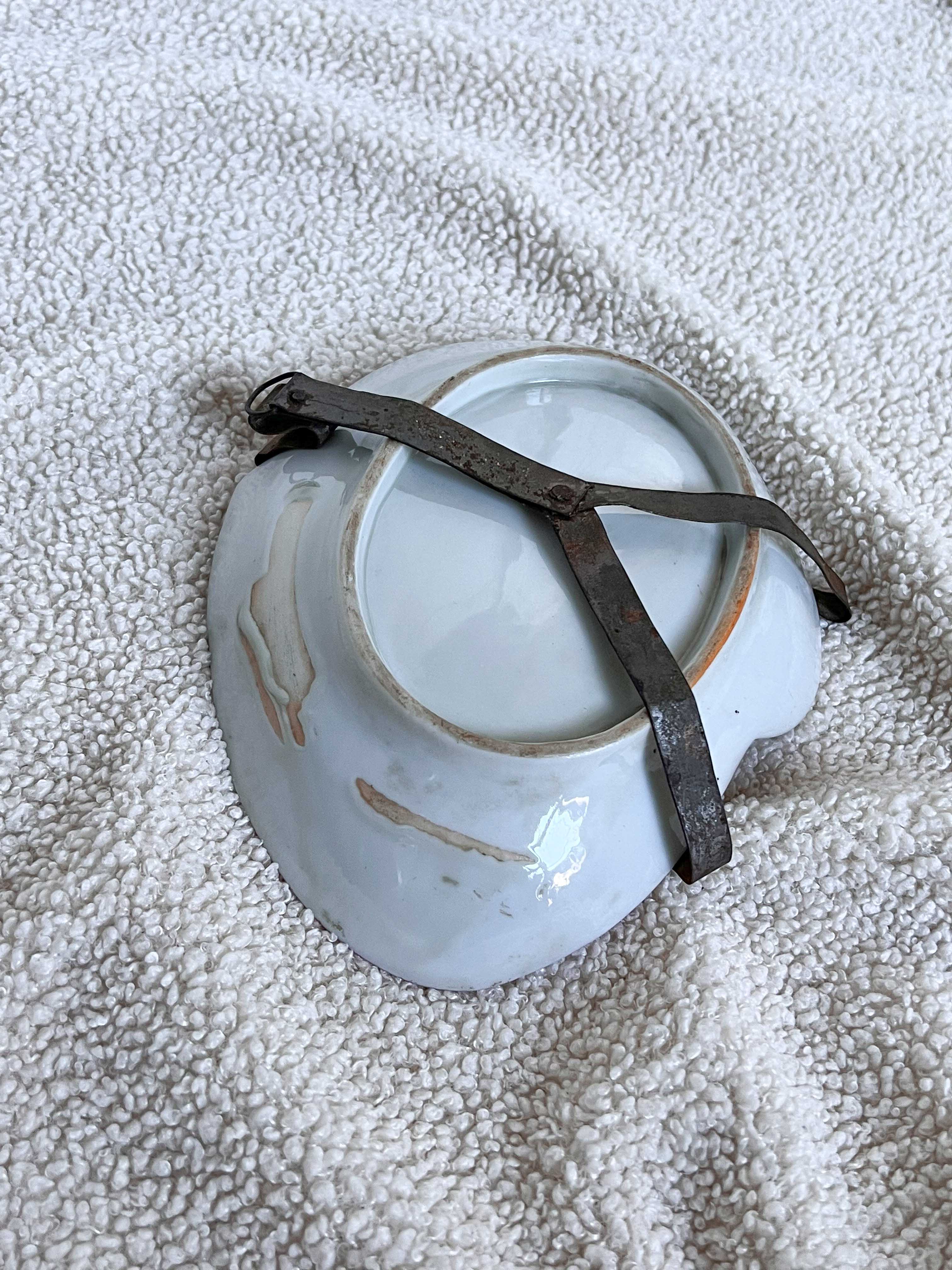 Decorative oval plate