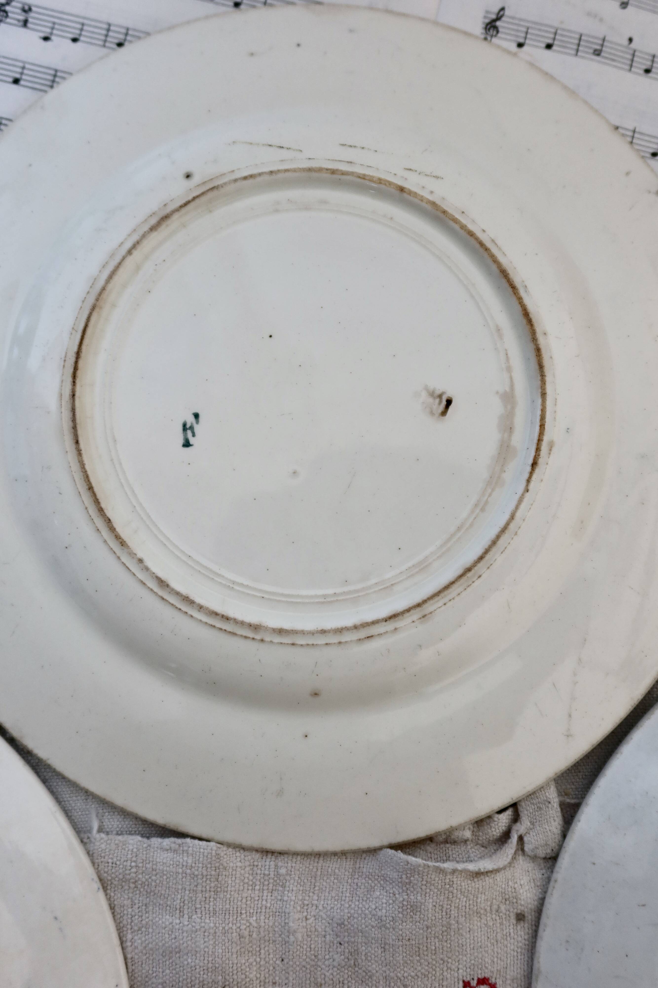 4 assiettes plates anciennes terre de fer faience bleue dépareillées