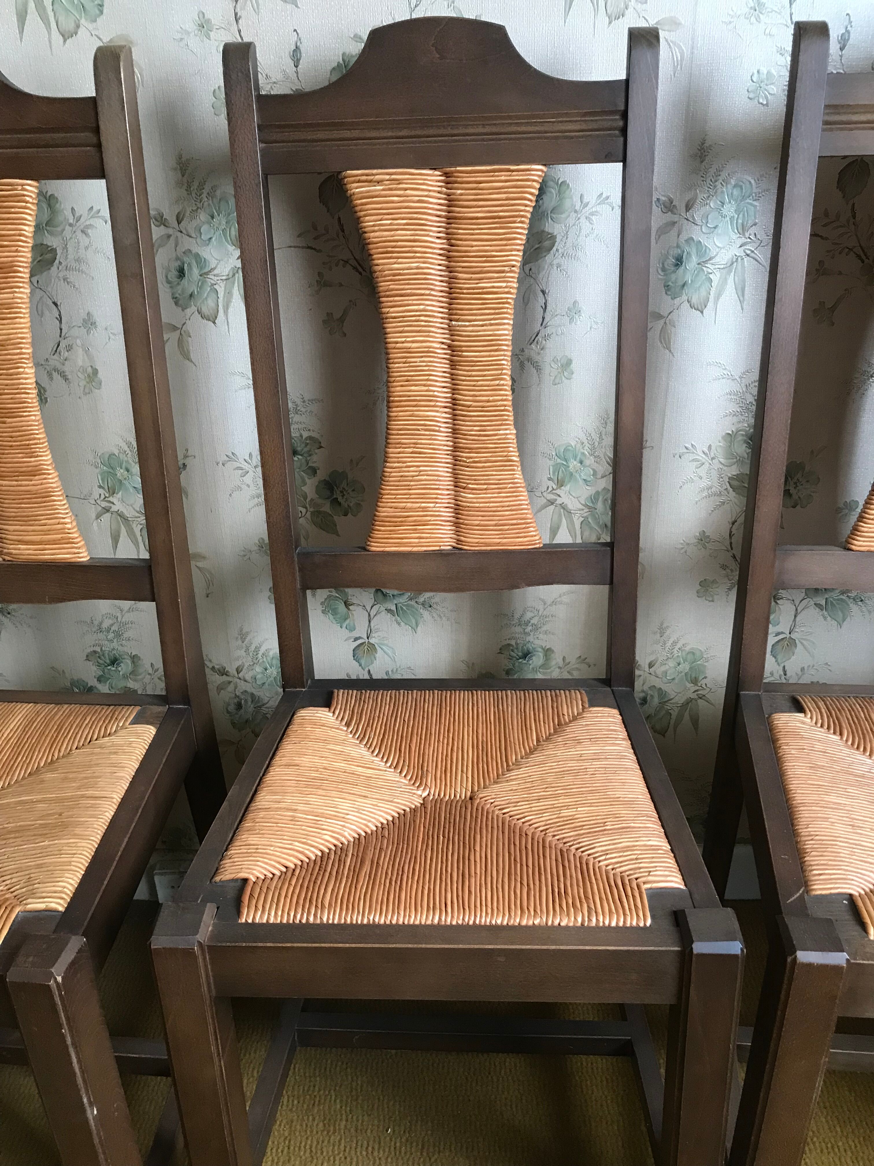 Solid chene chairs with straw seat