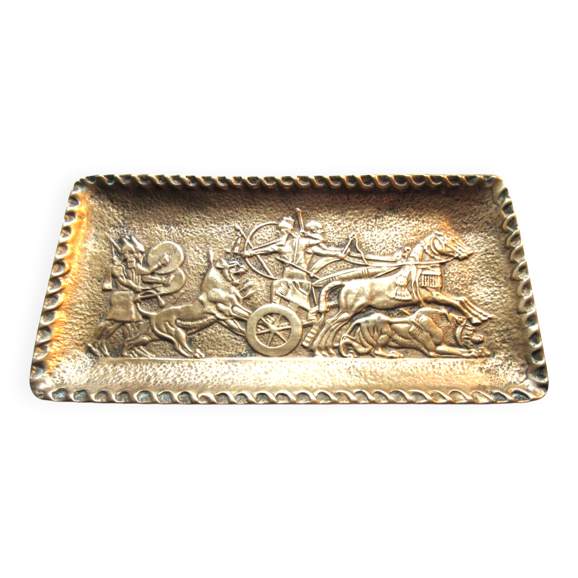 Gilded bronze pocket tray, signed Max Le Verrier: The attack of the chariot by the lions