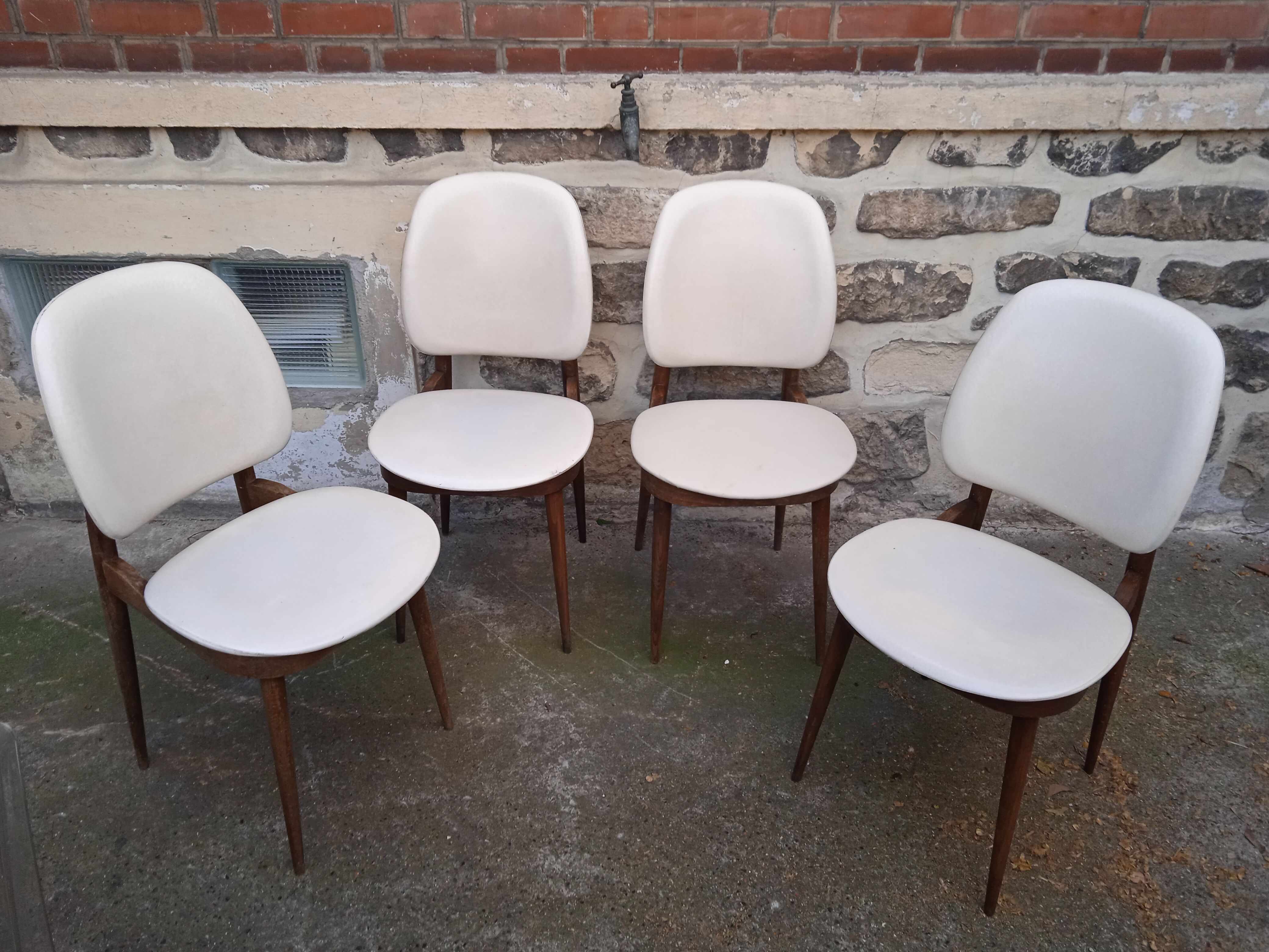 Lot 4 chairs Pegase Baumann vintage