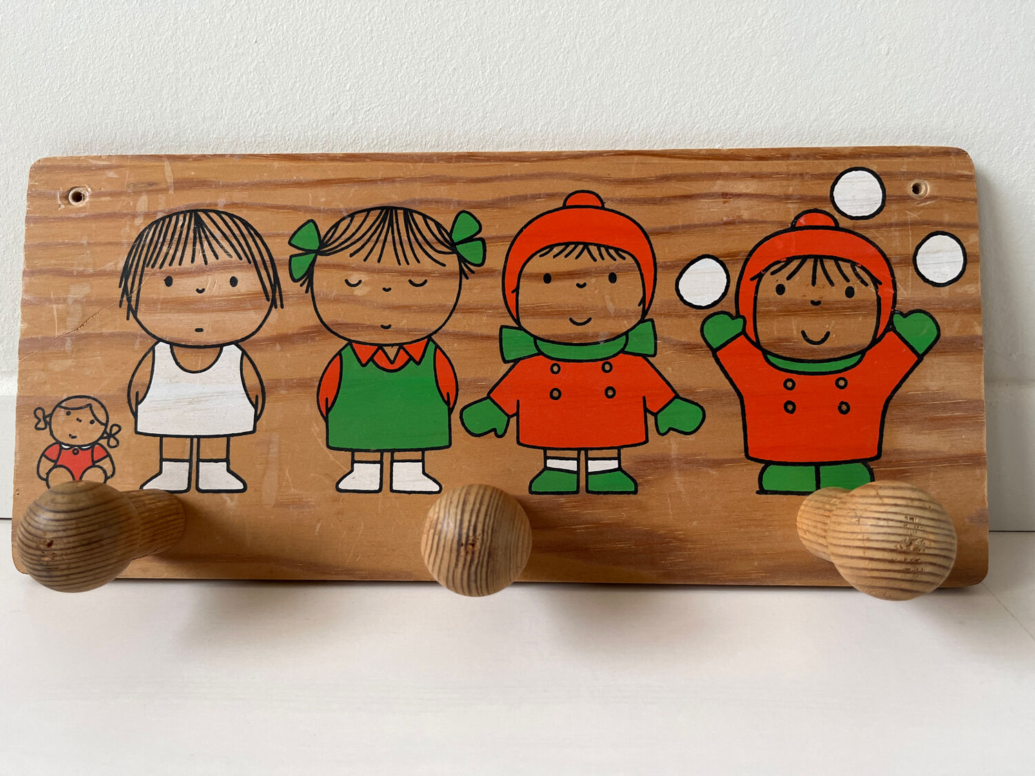 Wall-mounted coat rack