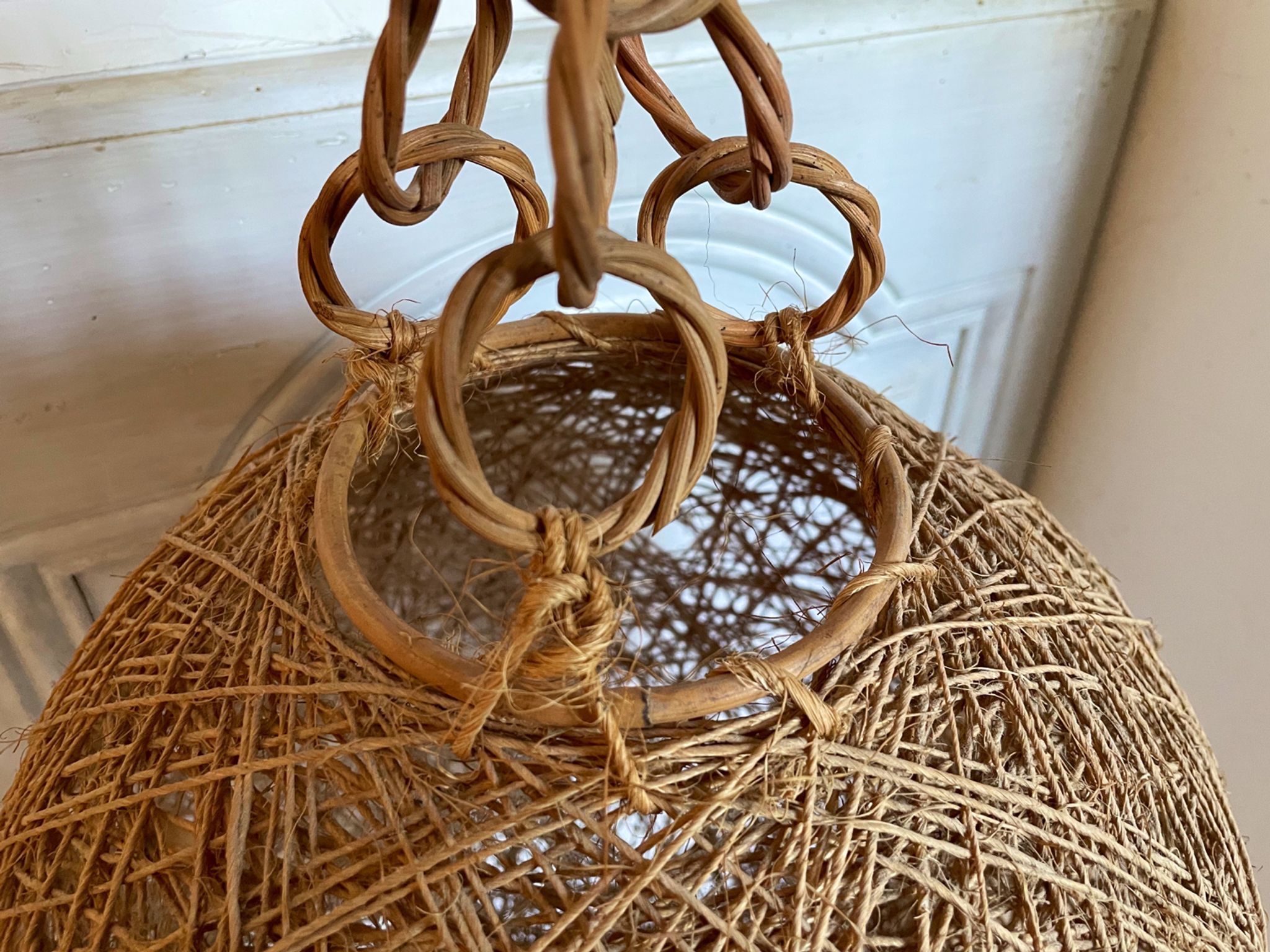 Suspension corde et rotin vintage