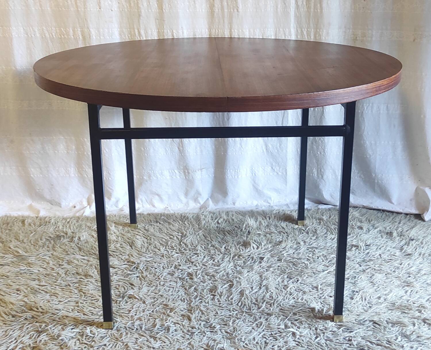 Round dining table 1960s