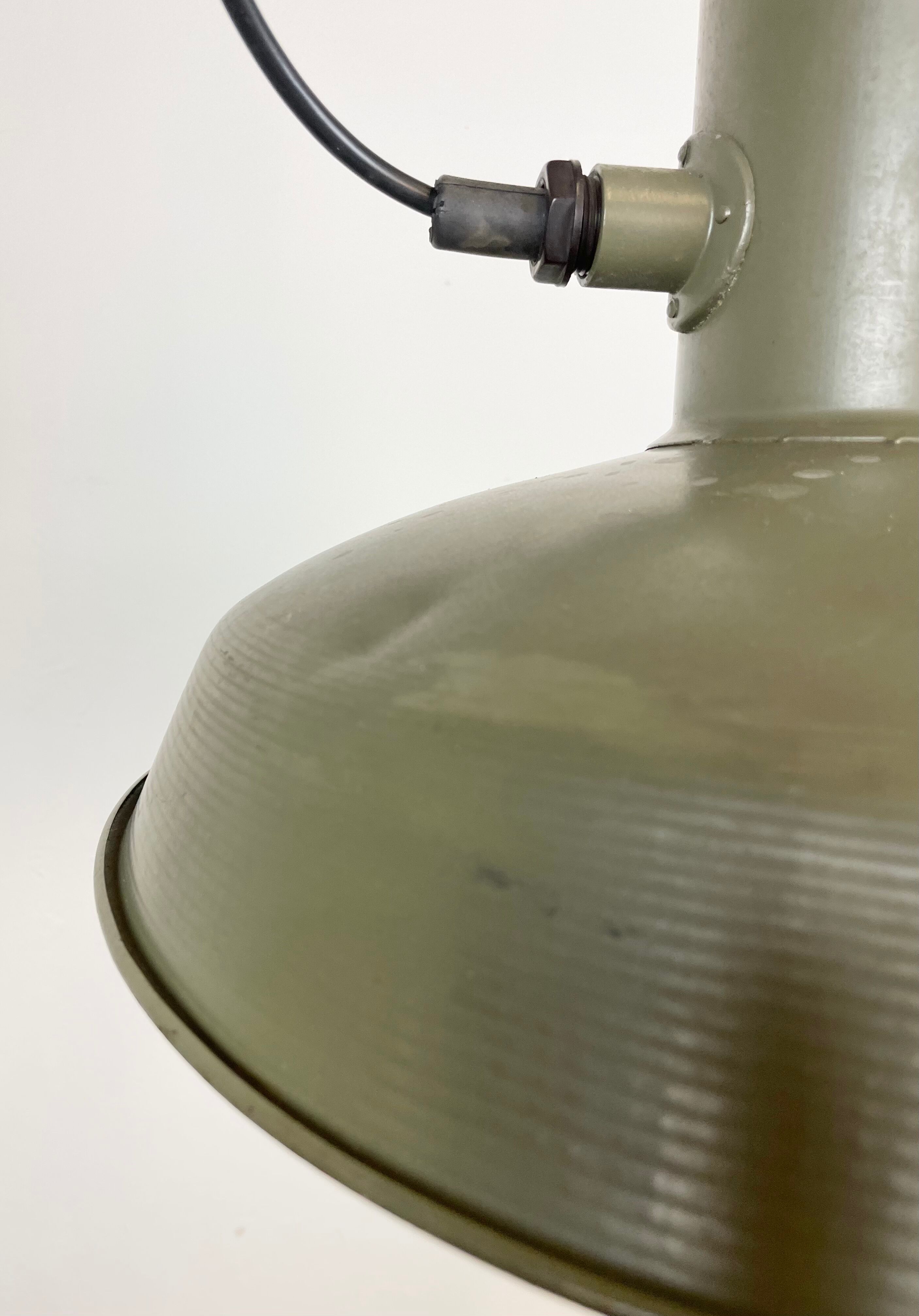 Vintage green army pendant lamp, 1960s
