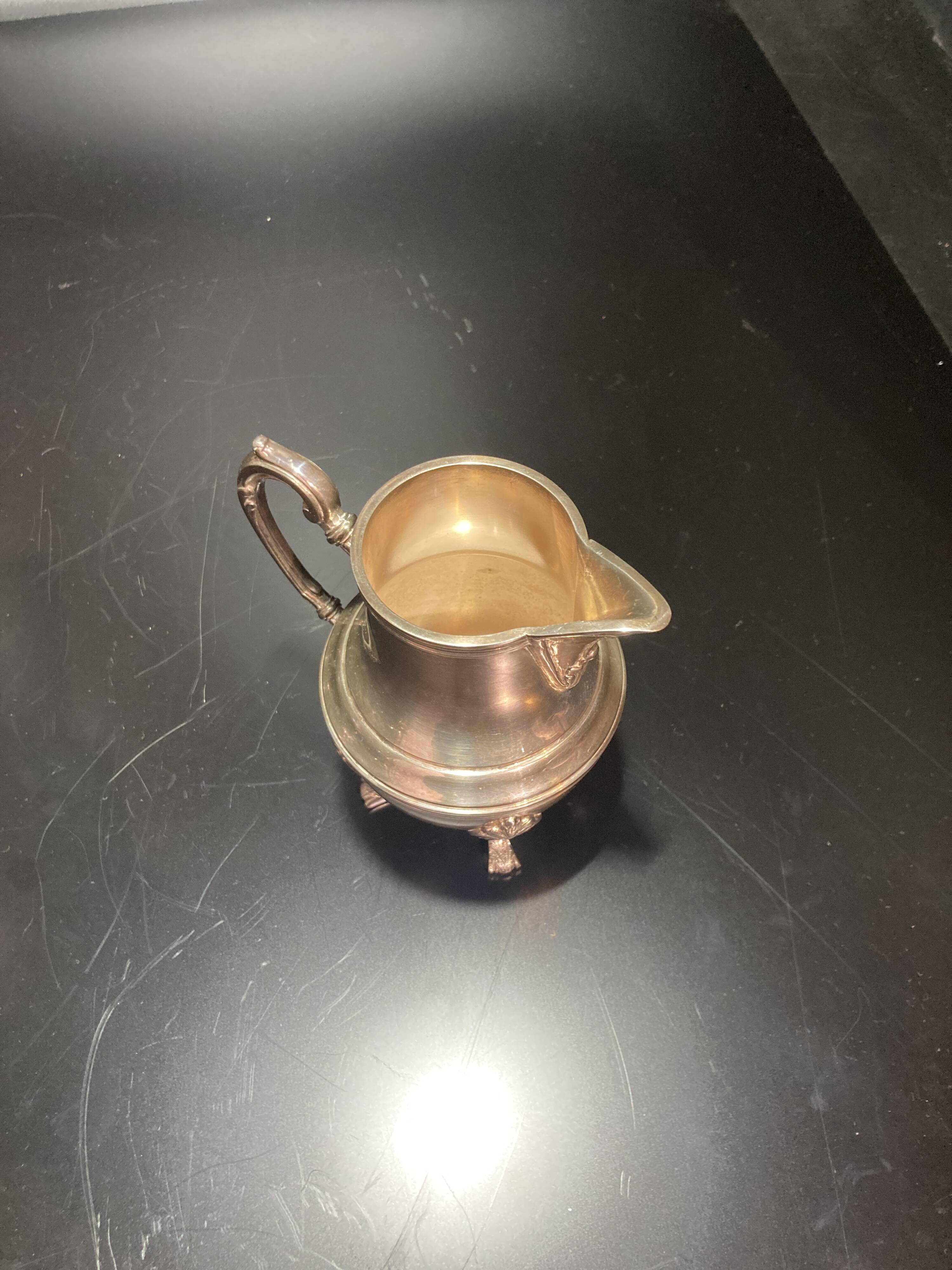 Service à thé composé de 5 pièces en métal argenté