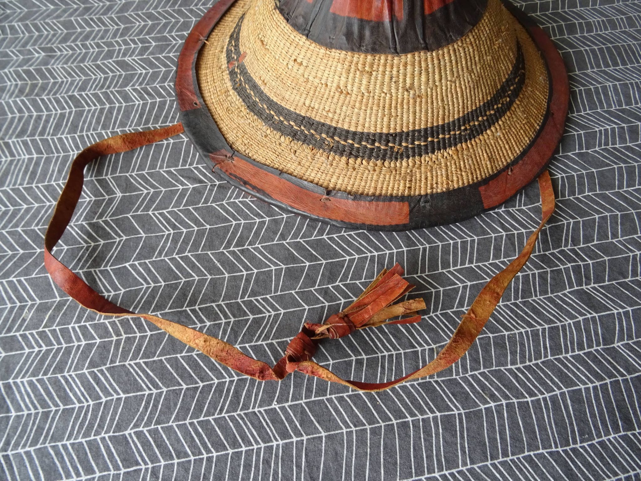 Chapeau berbère art ethnique vannerie et cuir