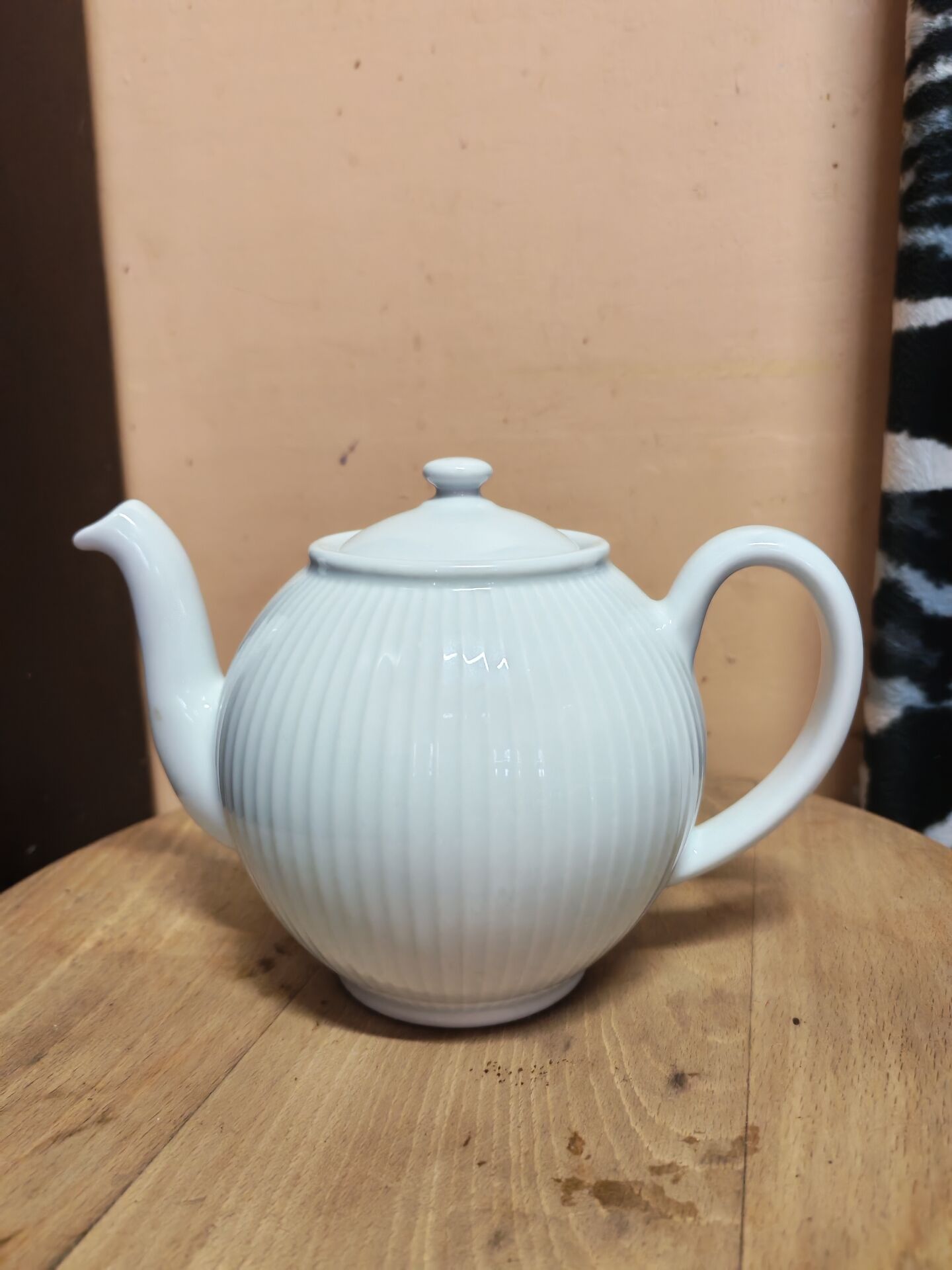 Pleated teapot Pilivuyt in white porcelain