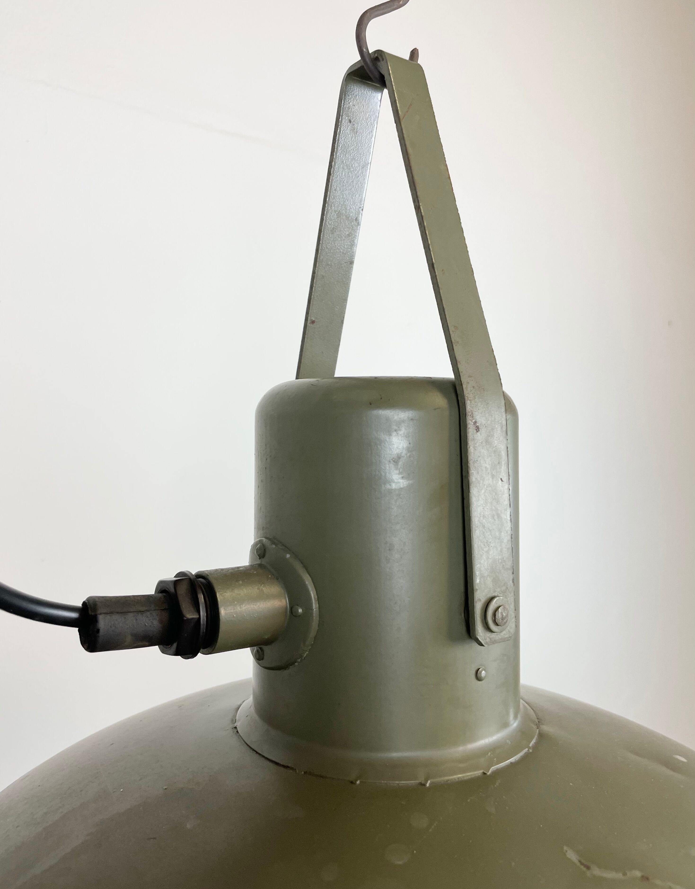 Vintage green army pendant lamp, 1960s