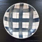 Black and white checkered plate