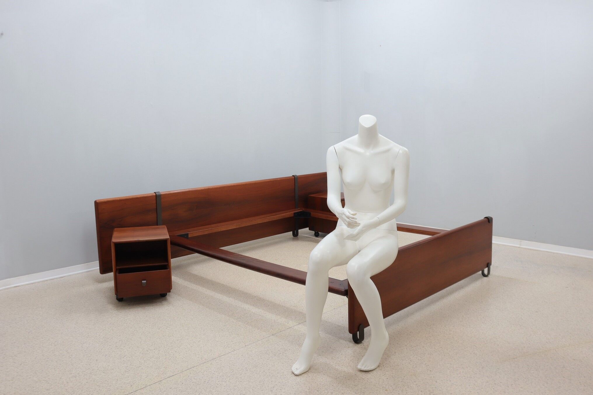 Lit double avec tables de chevet Fabio Lenci bernini années 1970