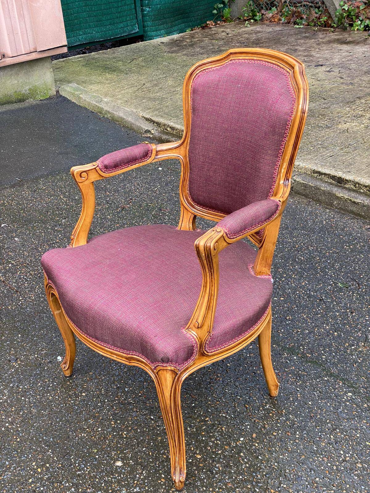 Louis XV armchair in solid wood and burgundy fabric