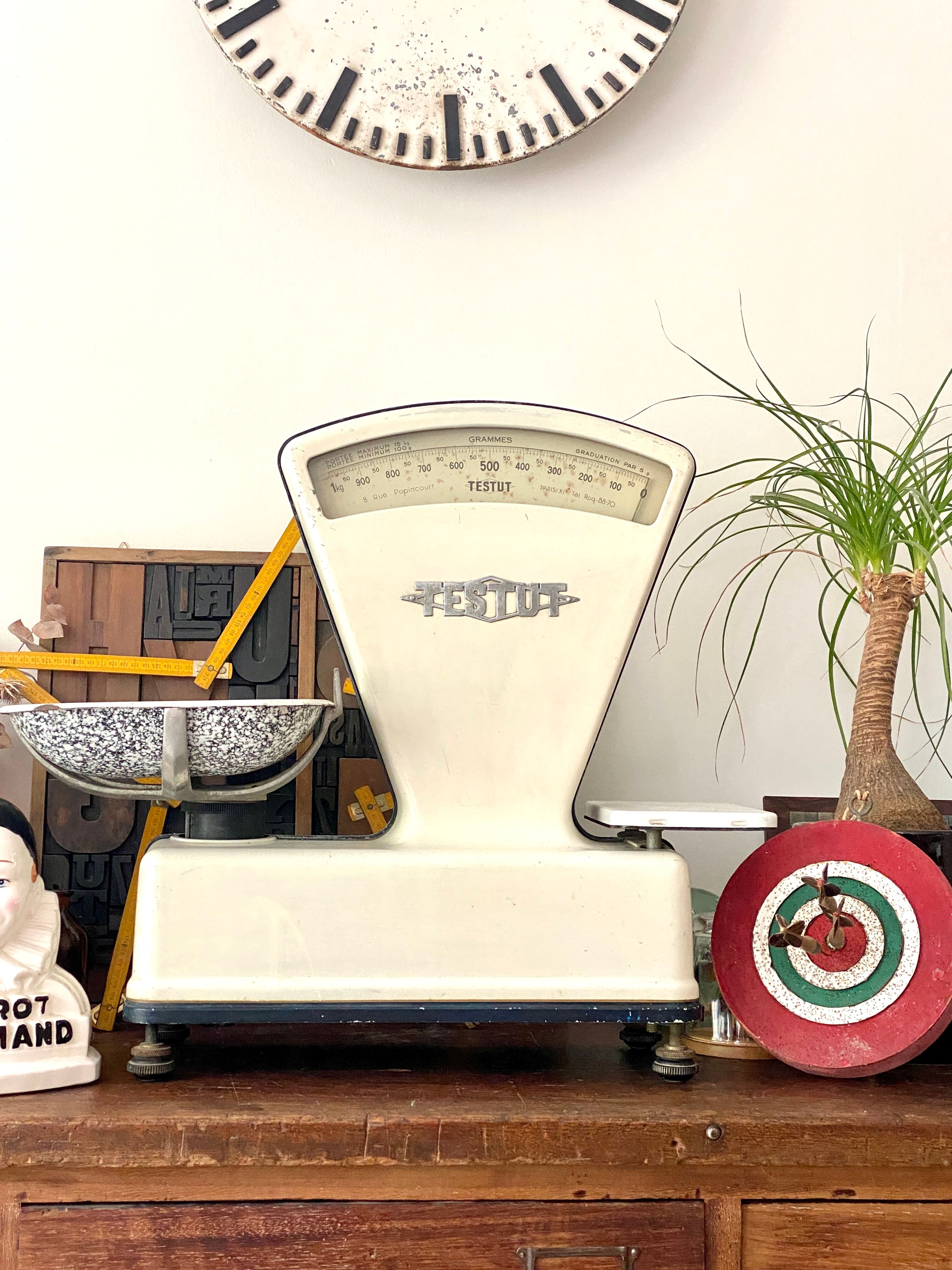Old vintage Testut grocery scale