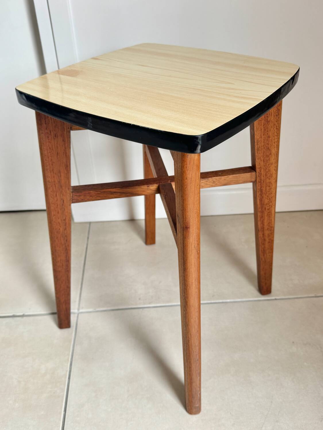 Tabouret en bois et Formica vintage