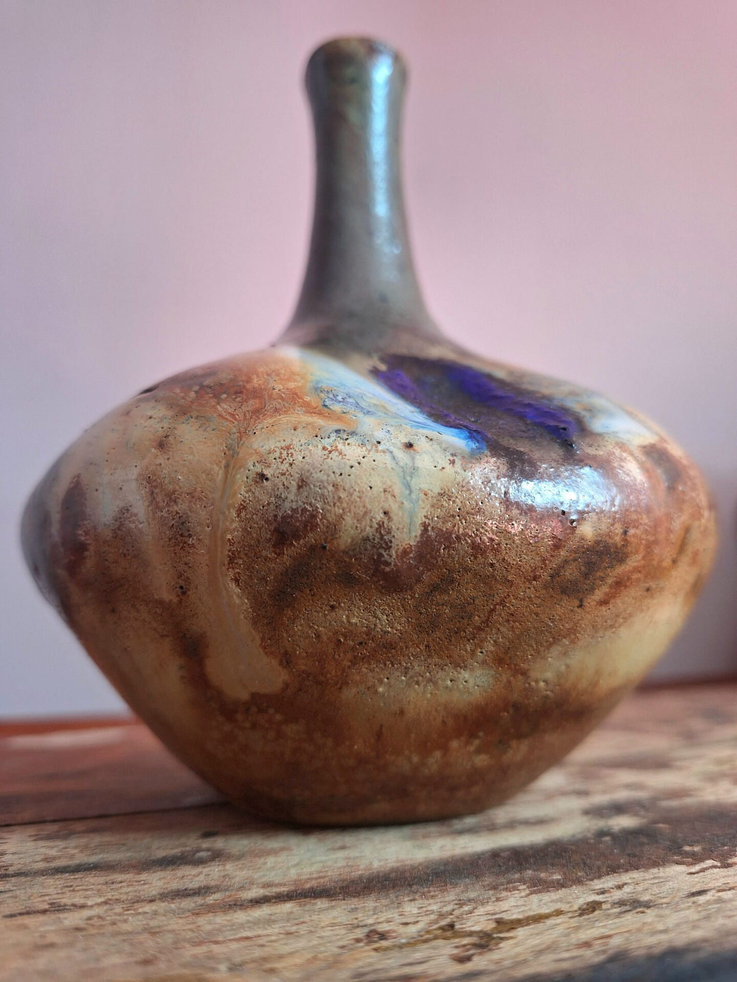 Single-flower vase in stoneware signed Edgard Aubry, Art Deco ceramic work.