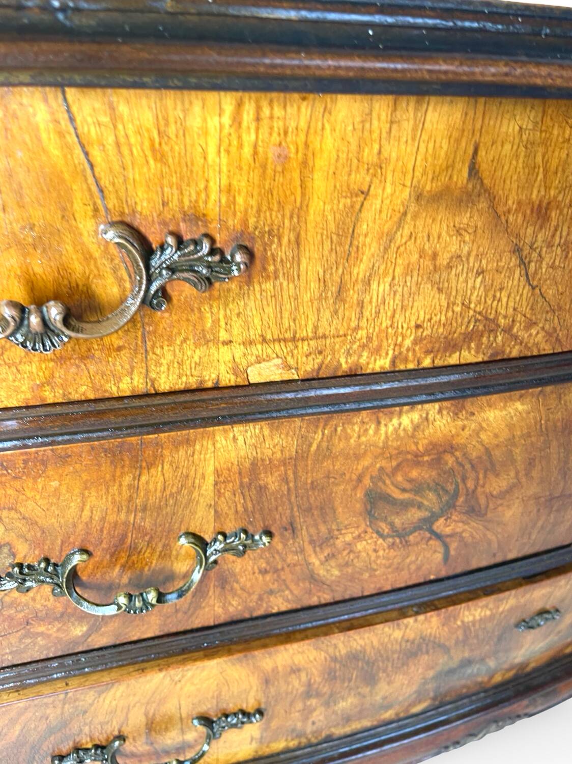 Italian art deco burl walnut chest of drawers, 1940s/50s