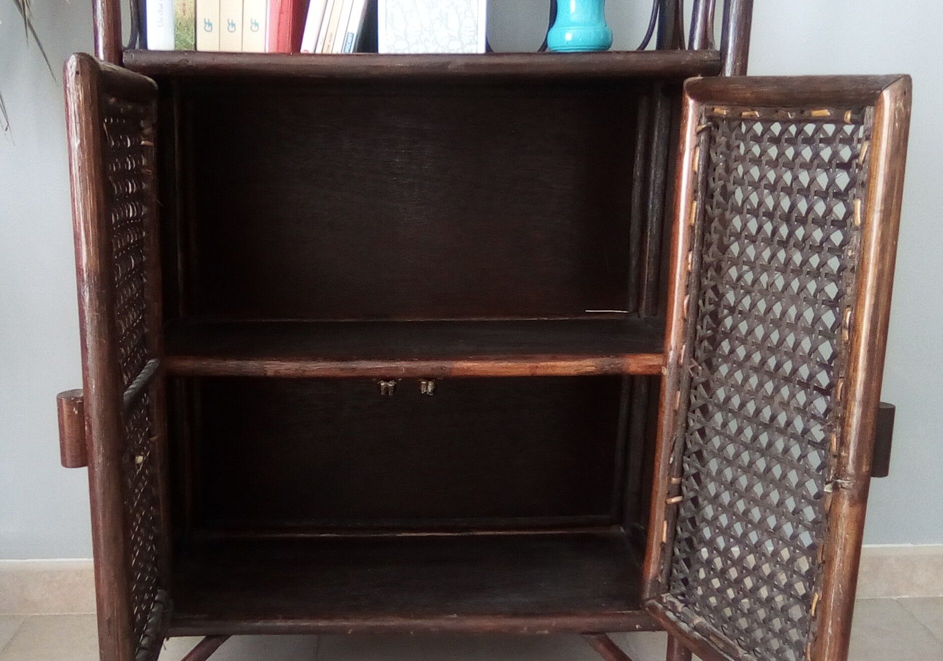 Furniture shelves in rattan 70s