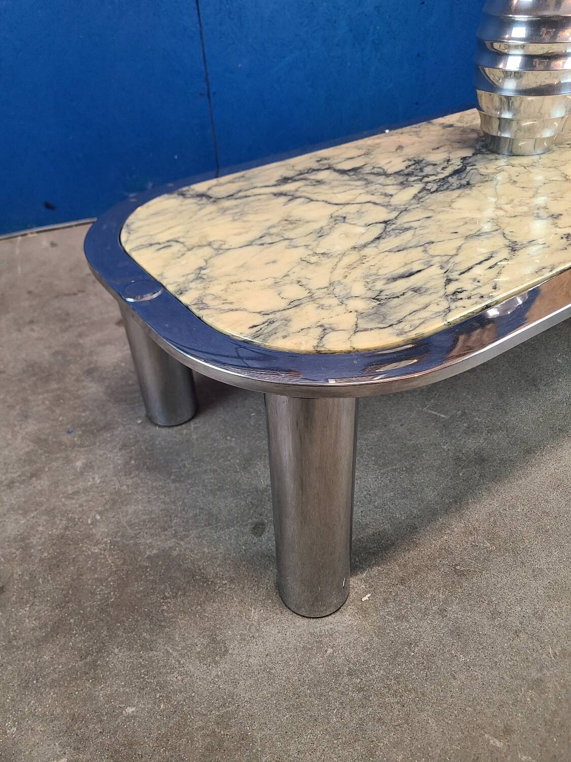 Italian design coffee table from the 70s, marble and chrome