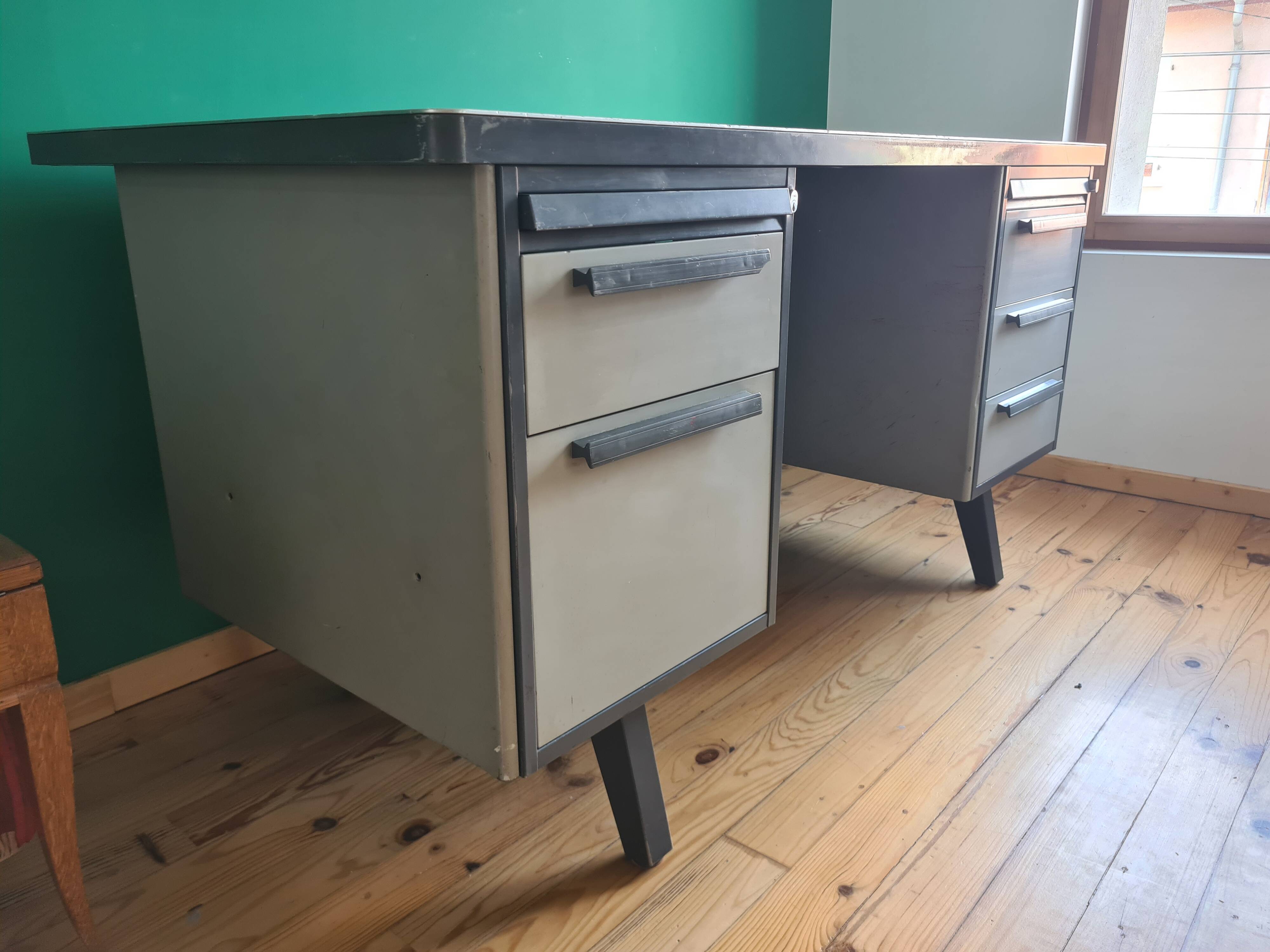 Bureau métallique vintage strafor