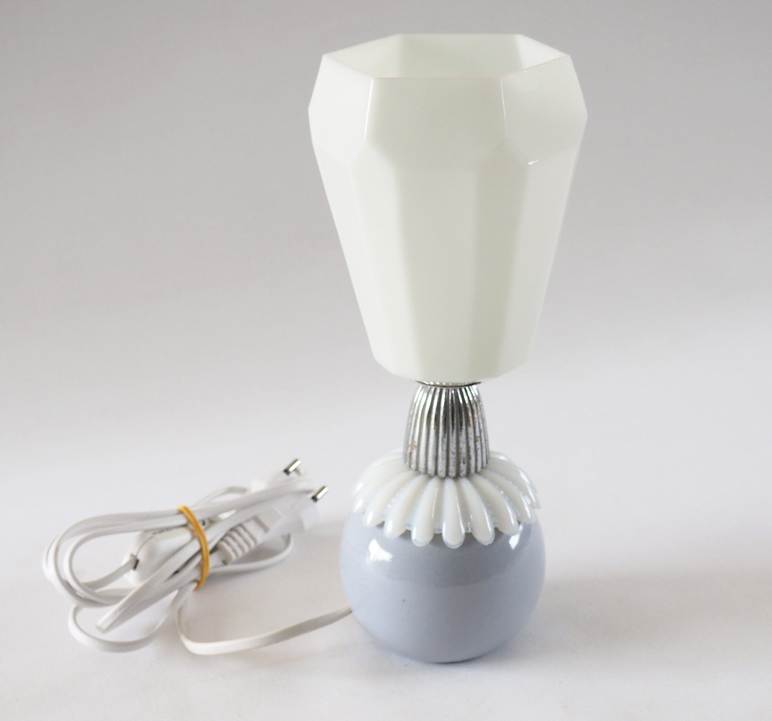 Opaline lamp and lavender earthenware