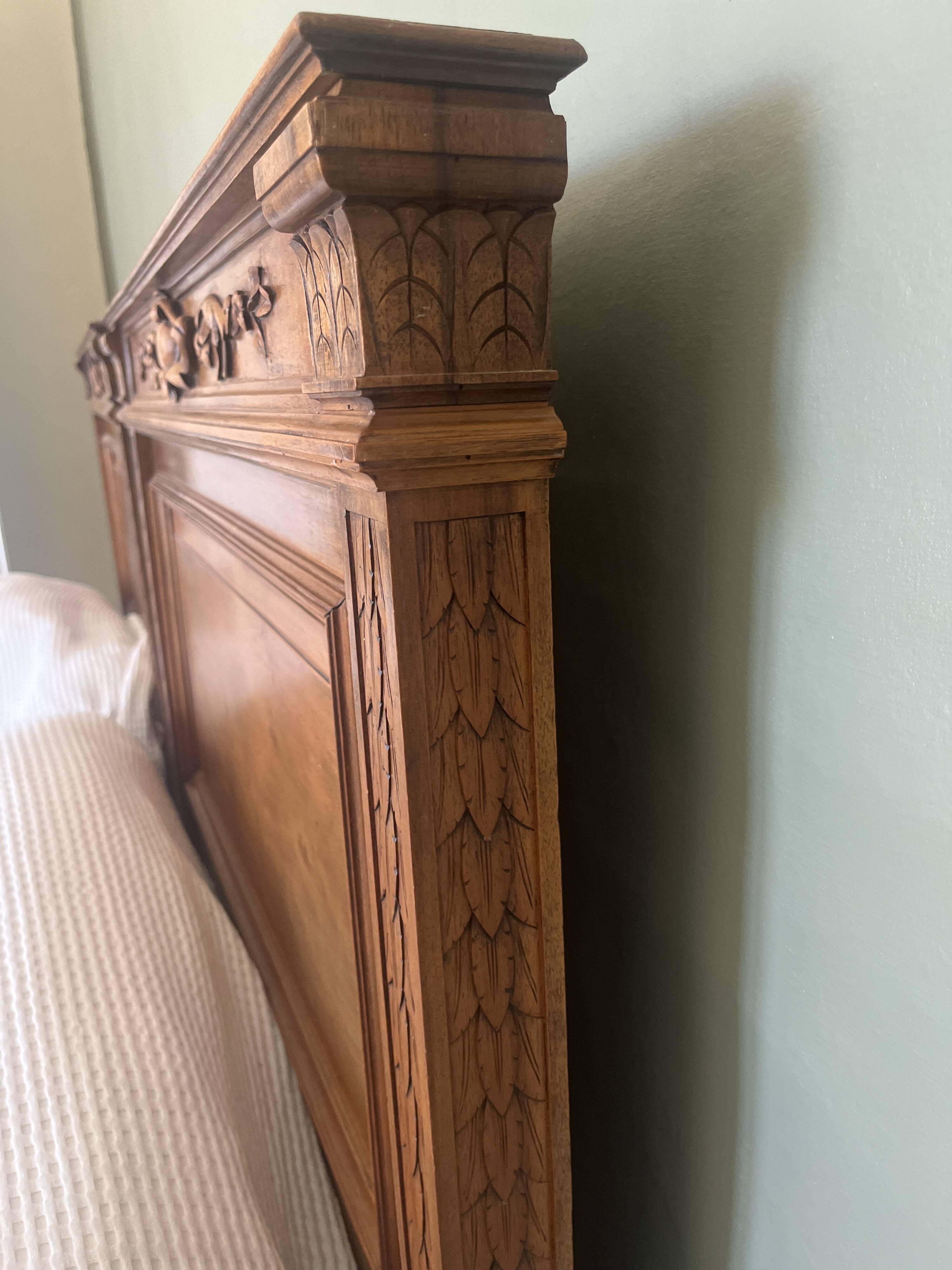 Pair of antique solid wood beds - 1900 style / Country chic