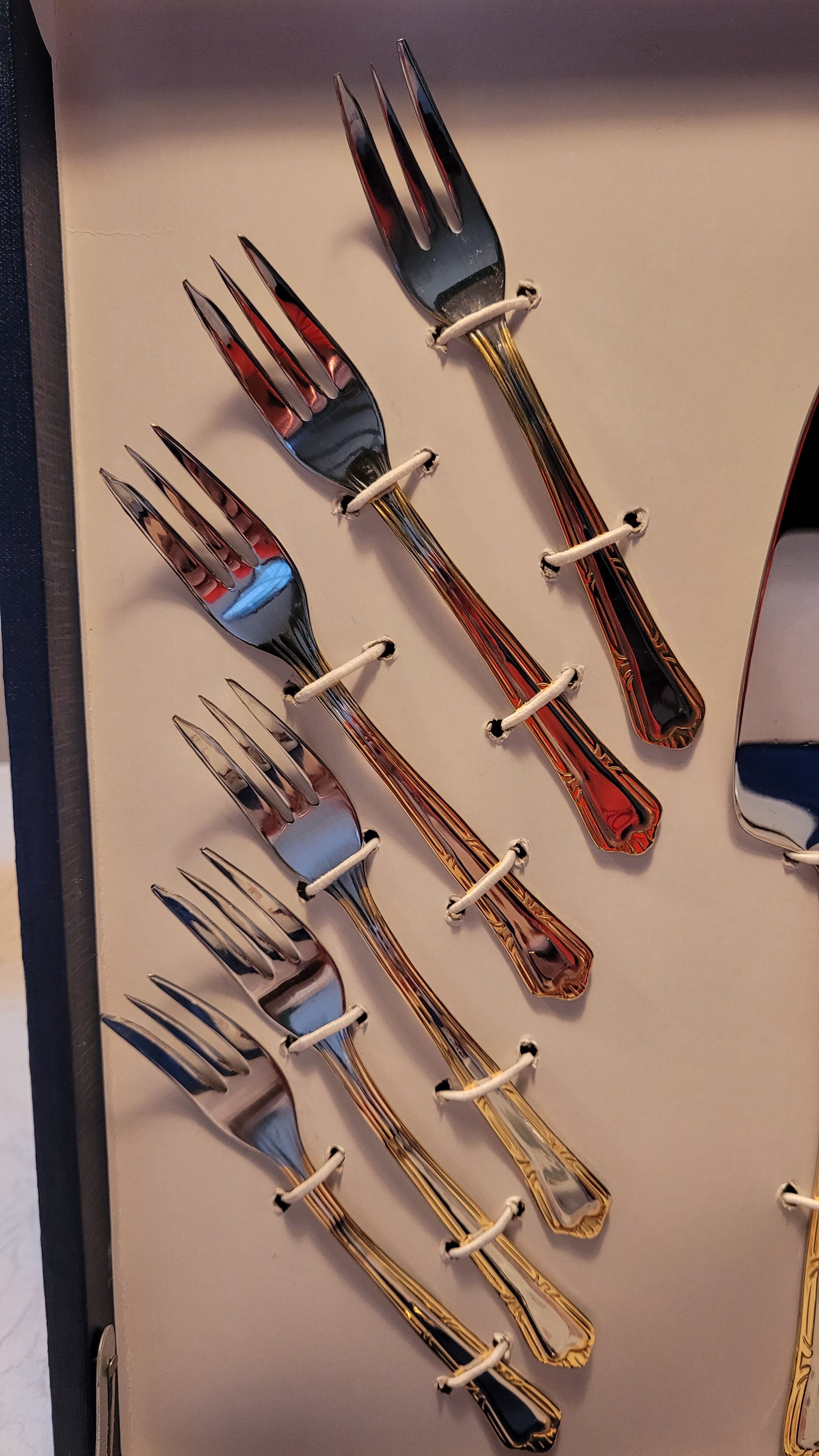 Set pie dish and dessert cutlery