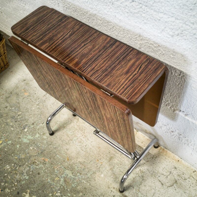 Folding table in formica