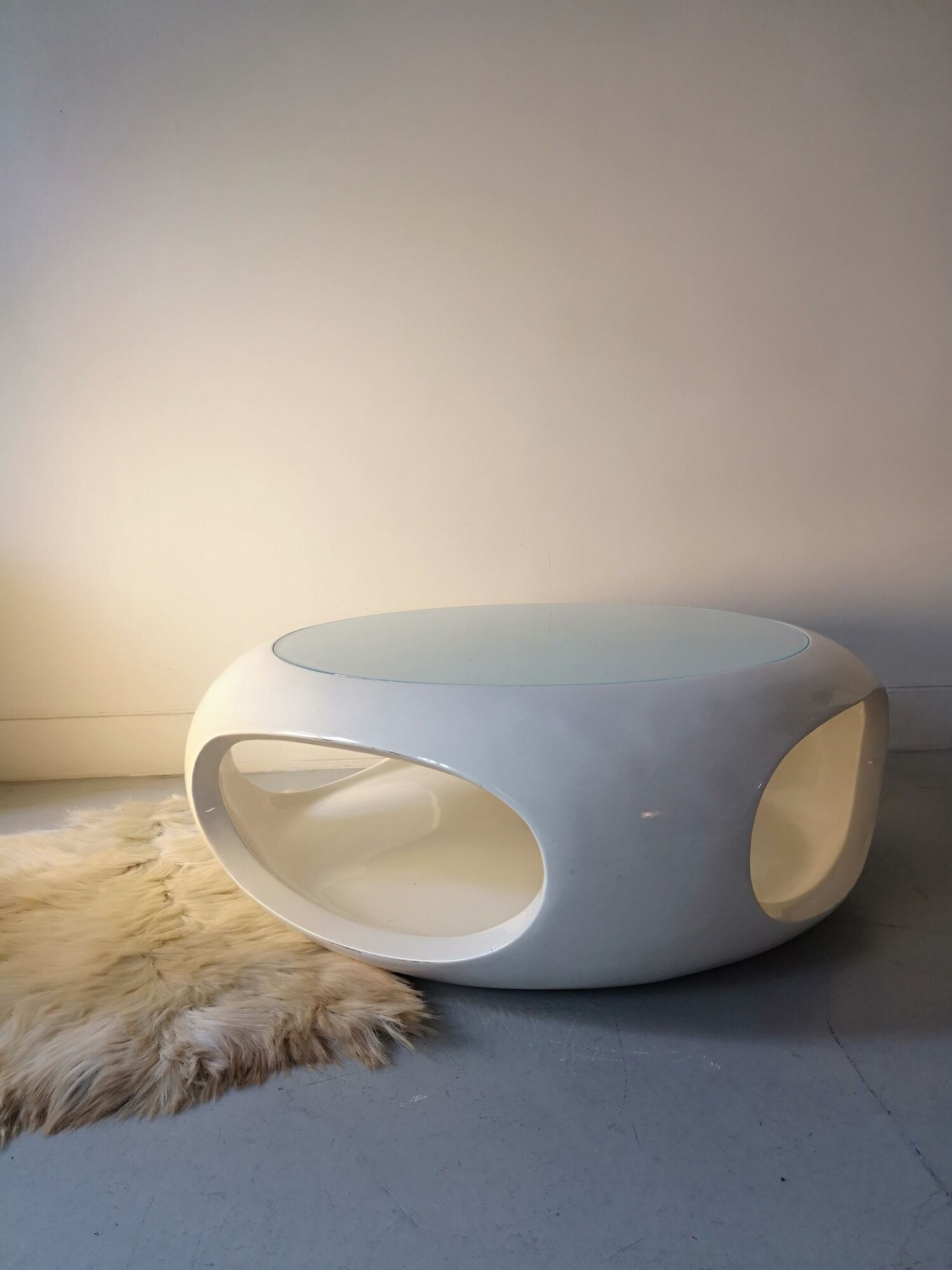 Luigi Colani space age table in white fiberglass and glass, 1970