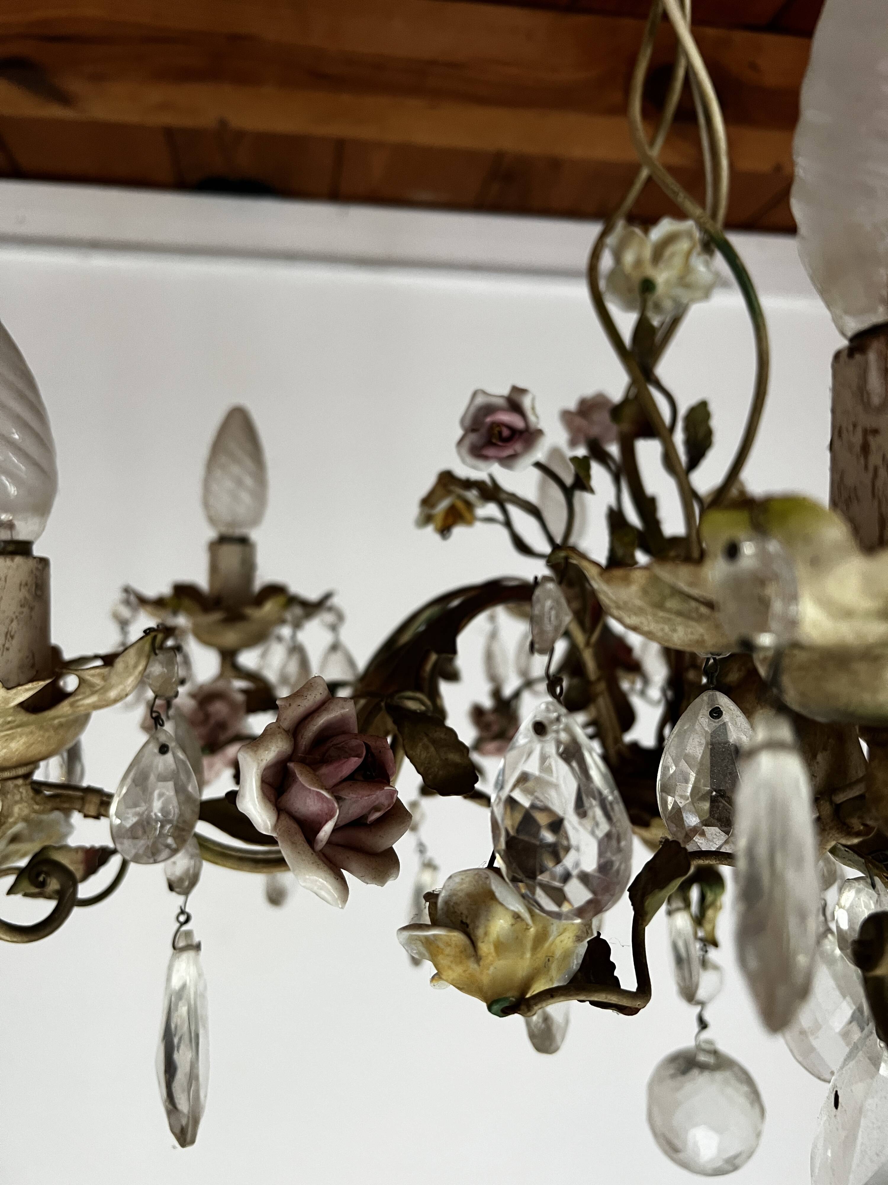 Chandelier with a floral porcelain decoration and pendants
