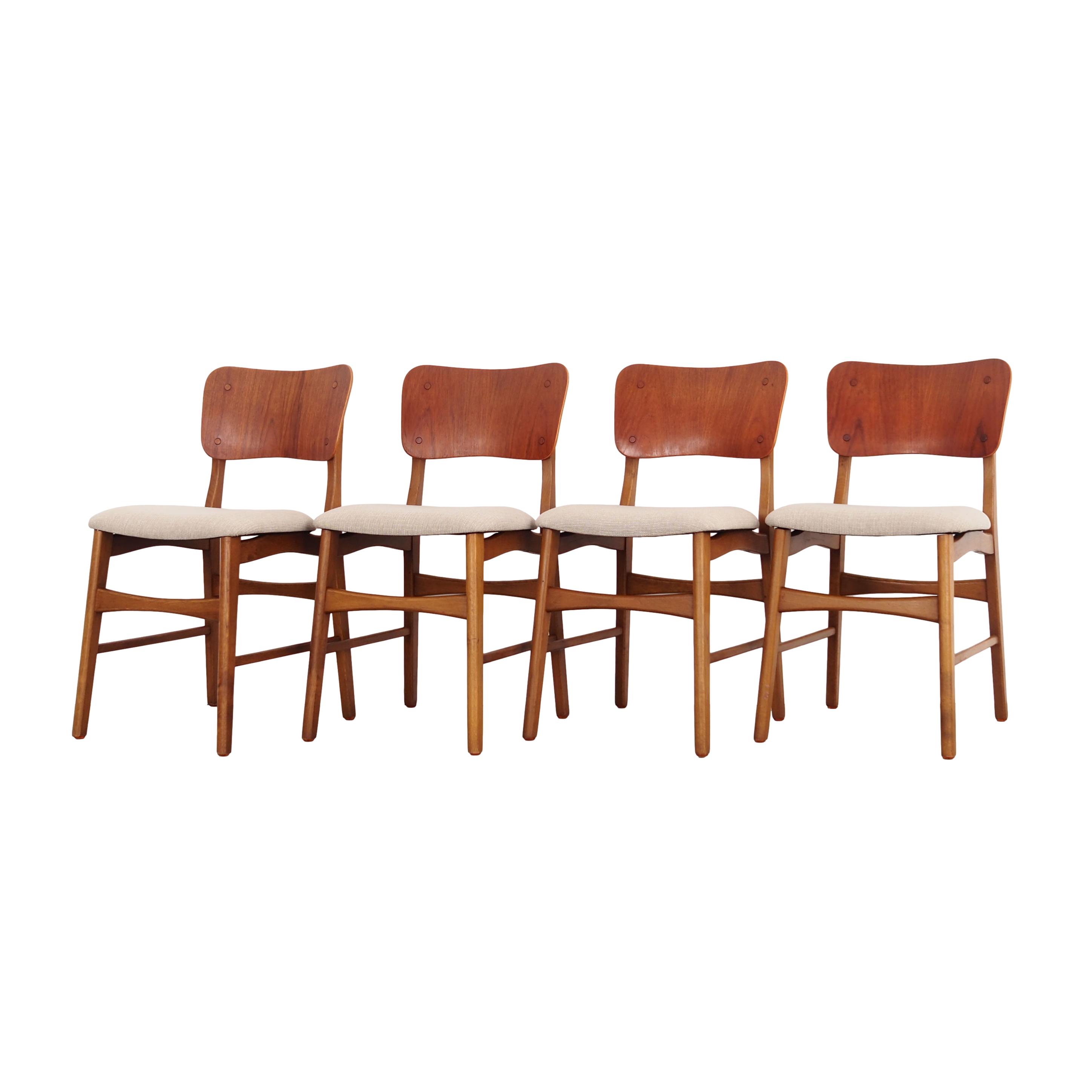 Ensemble de quatre chaises en chêne, design danois, années 70, production: Danemark
