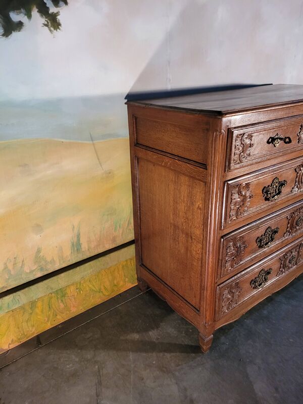 Commode sculptée en chêne massif XIX ème