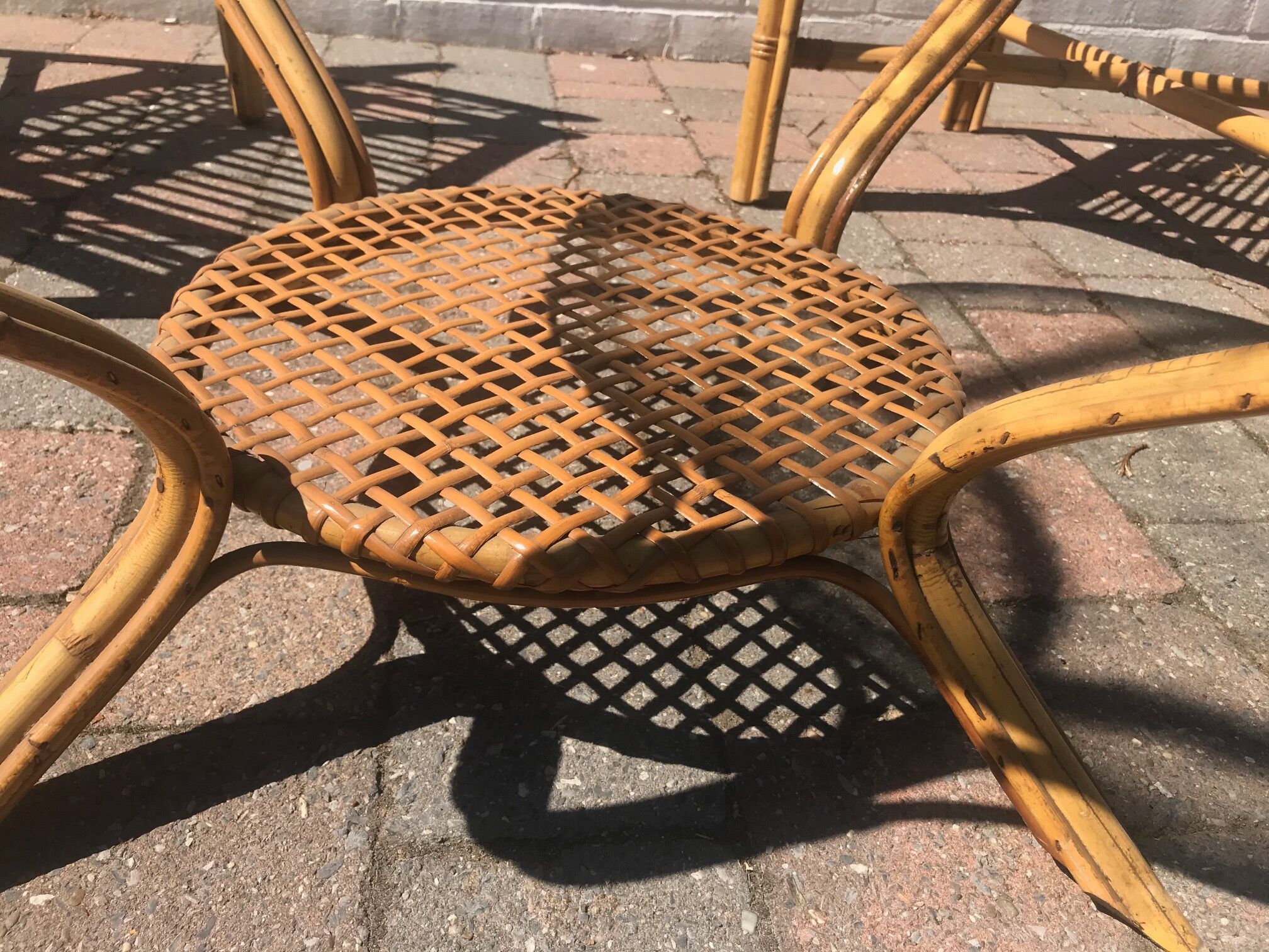 Ensemble de 2 chaises et table en rotin