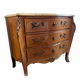 Commode de style Louis XV en marqueterie – marbre beige – bronze doré