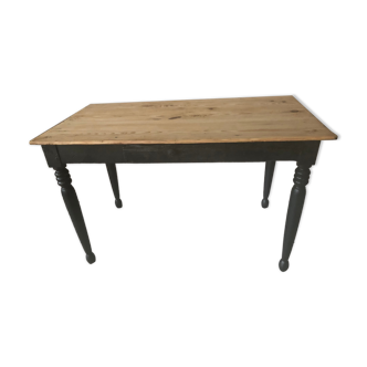 Farm table