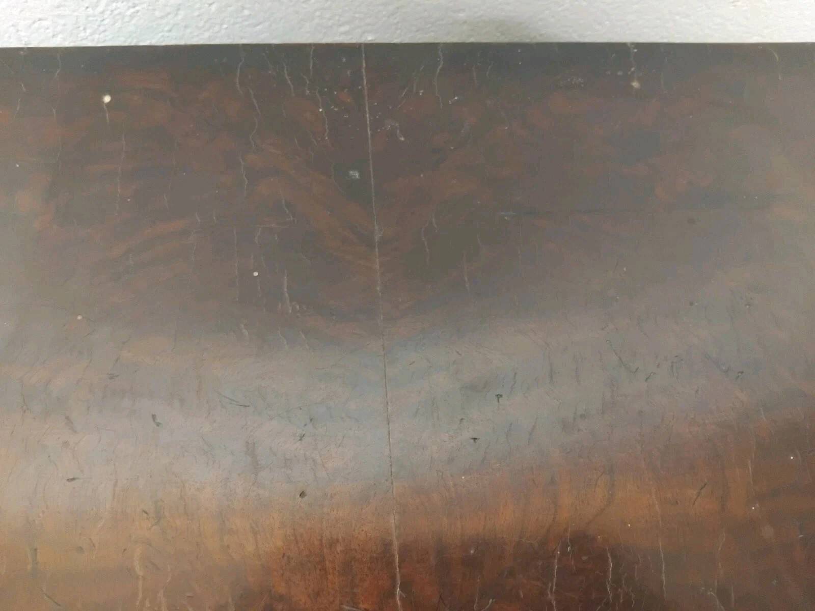 Commode galbée ancienne