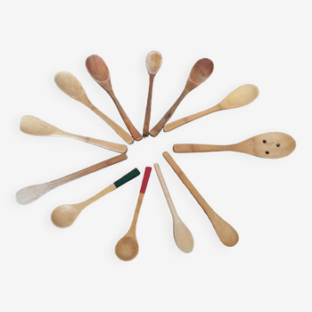 12 wooden spoons