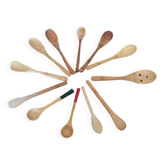12 wooden spoons