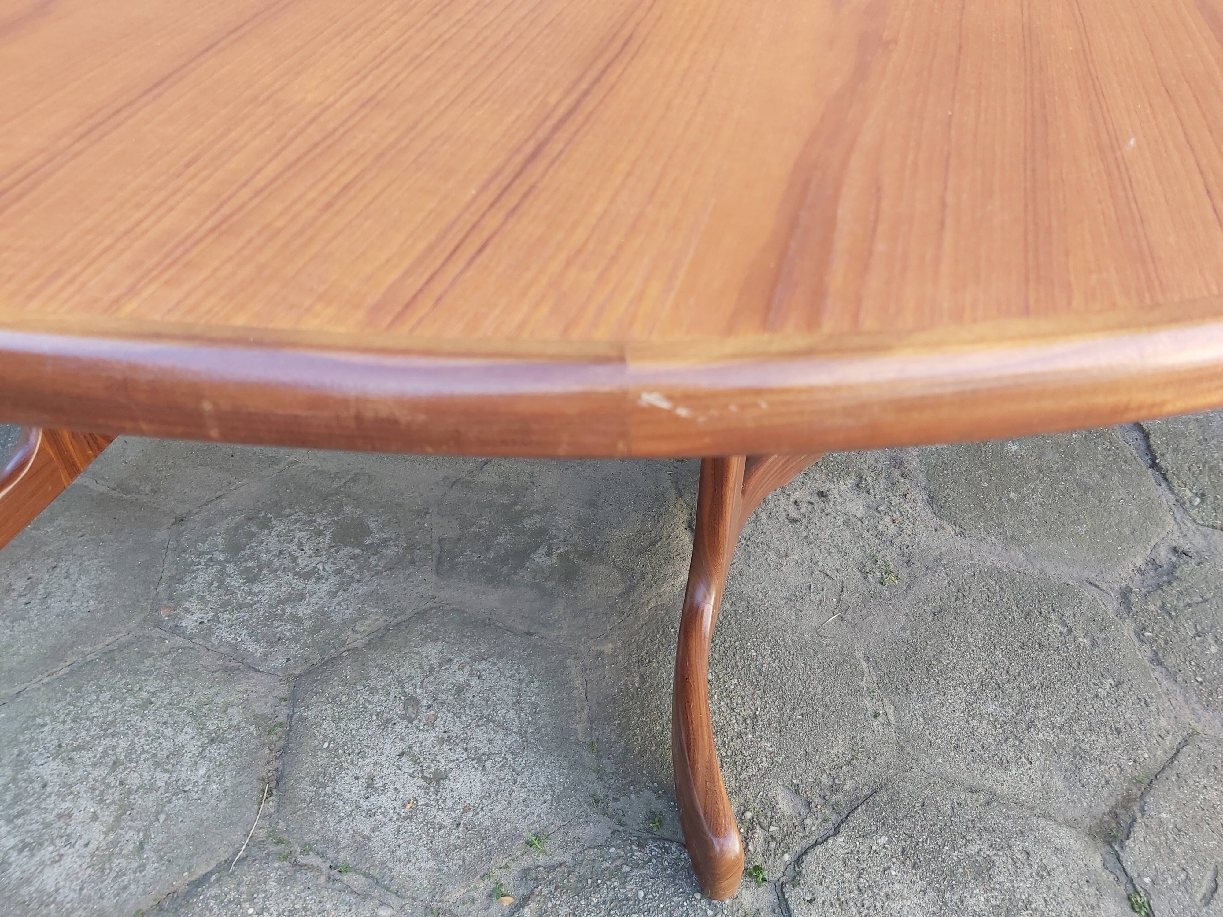 Extendable table, designed by V. Wilkins, G-Plan, Great Britain, 1960s.