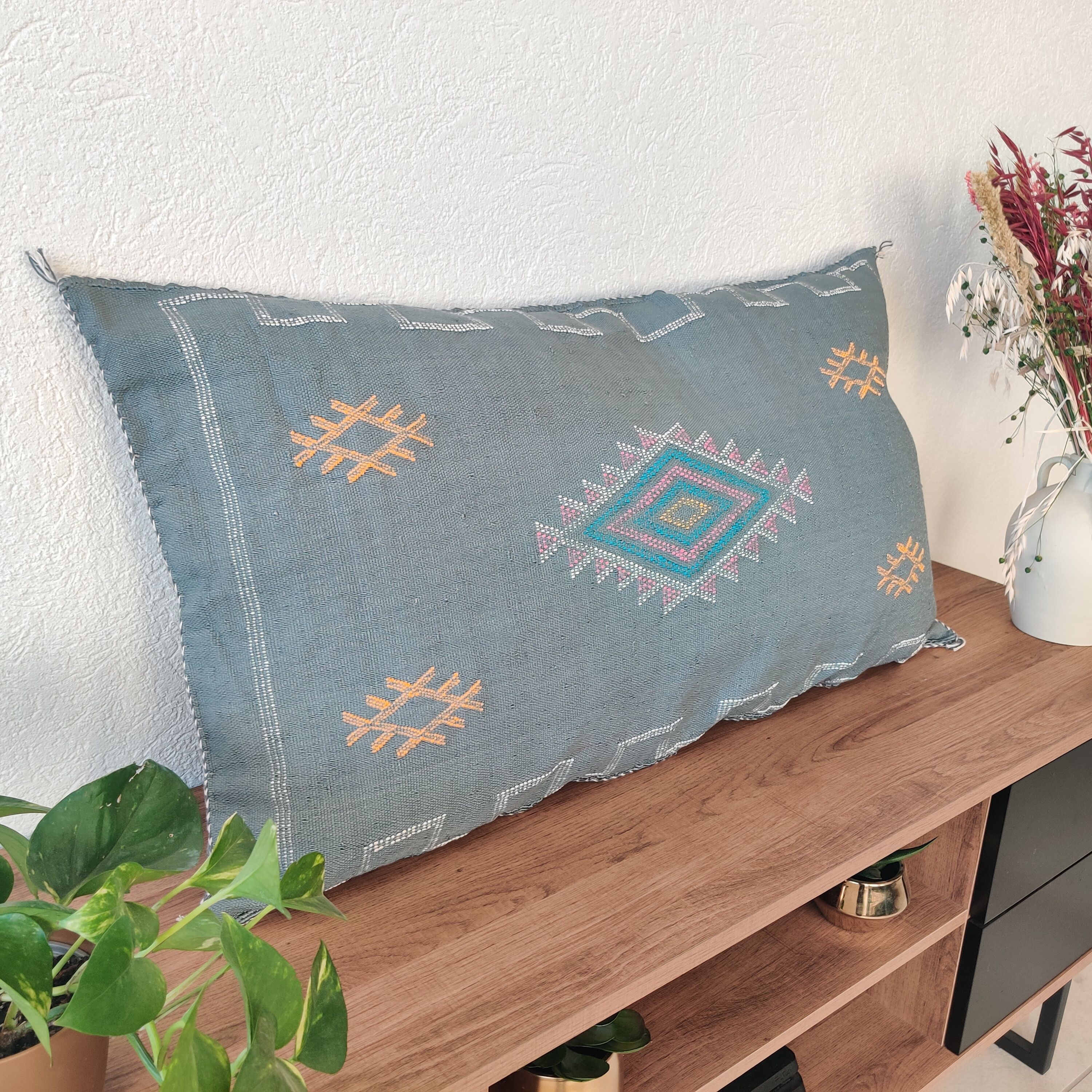 Berber cushion made of cactus silk