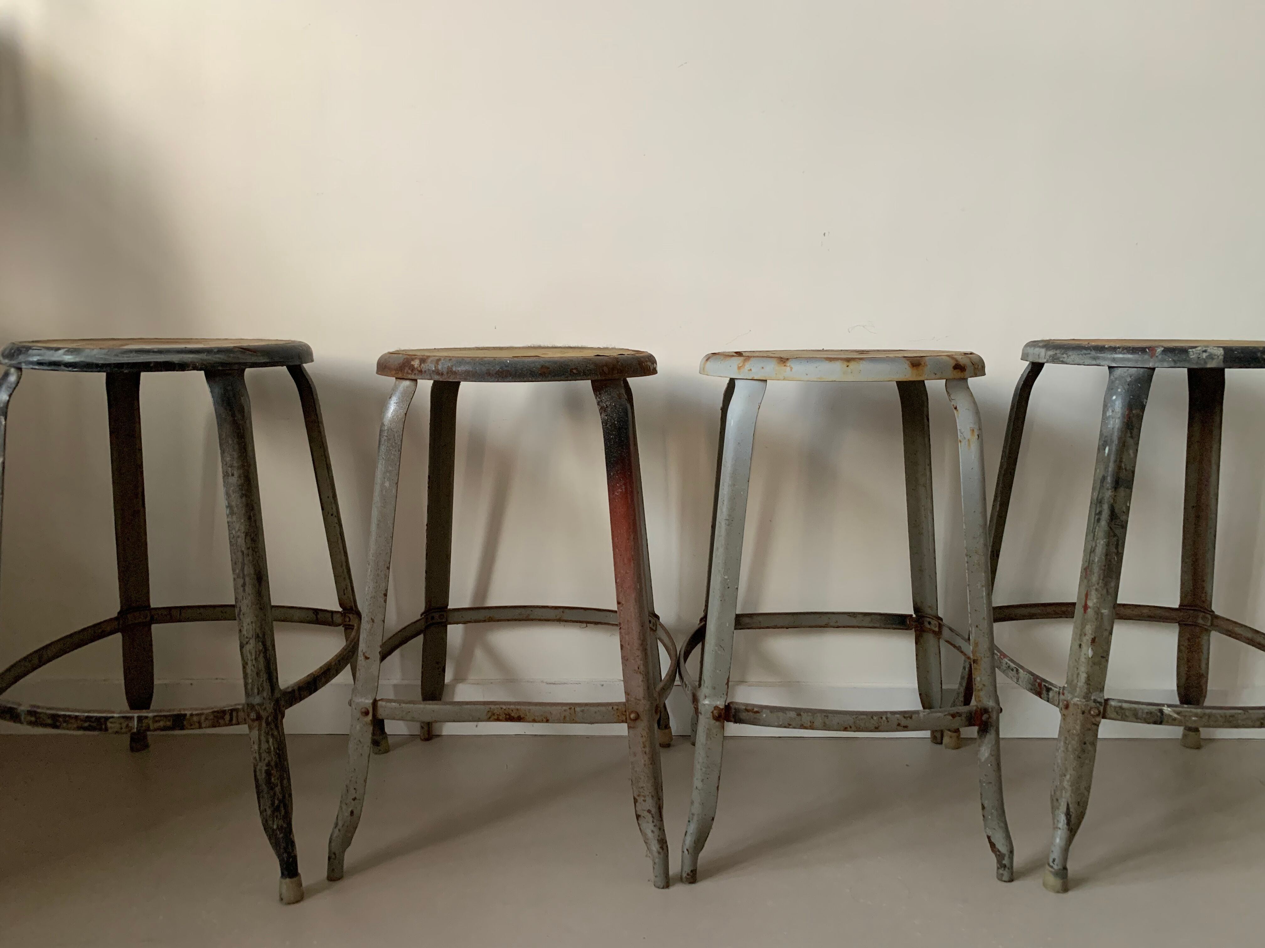 Lot 4 tabourets Nicolle anciens