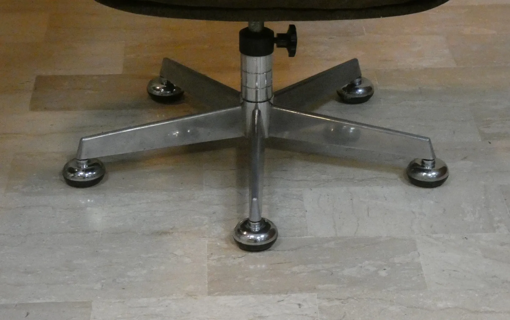 KS 172 H executive chair by Karl-Erik Ekselius for Joc Möbel Ab, 1970s