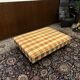 Grand pouf de table basse rembourré en anglais