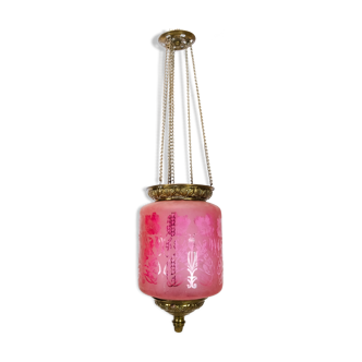 Suspension antique en verre opalin rose avec bord en laiton et suspension datant d'environ 1860