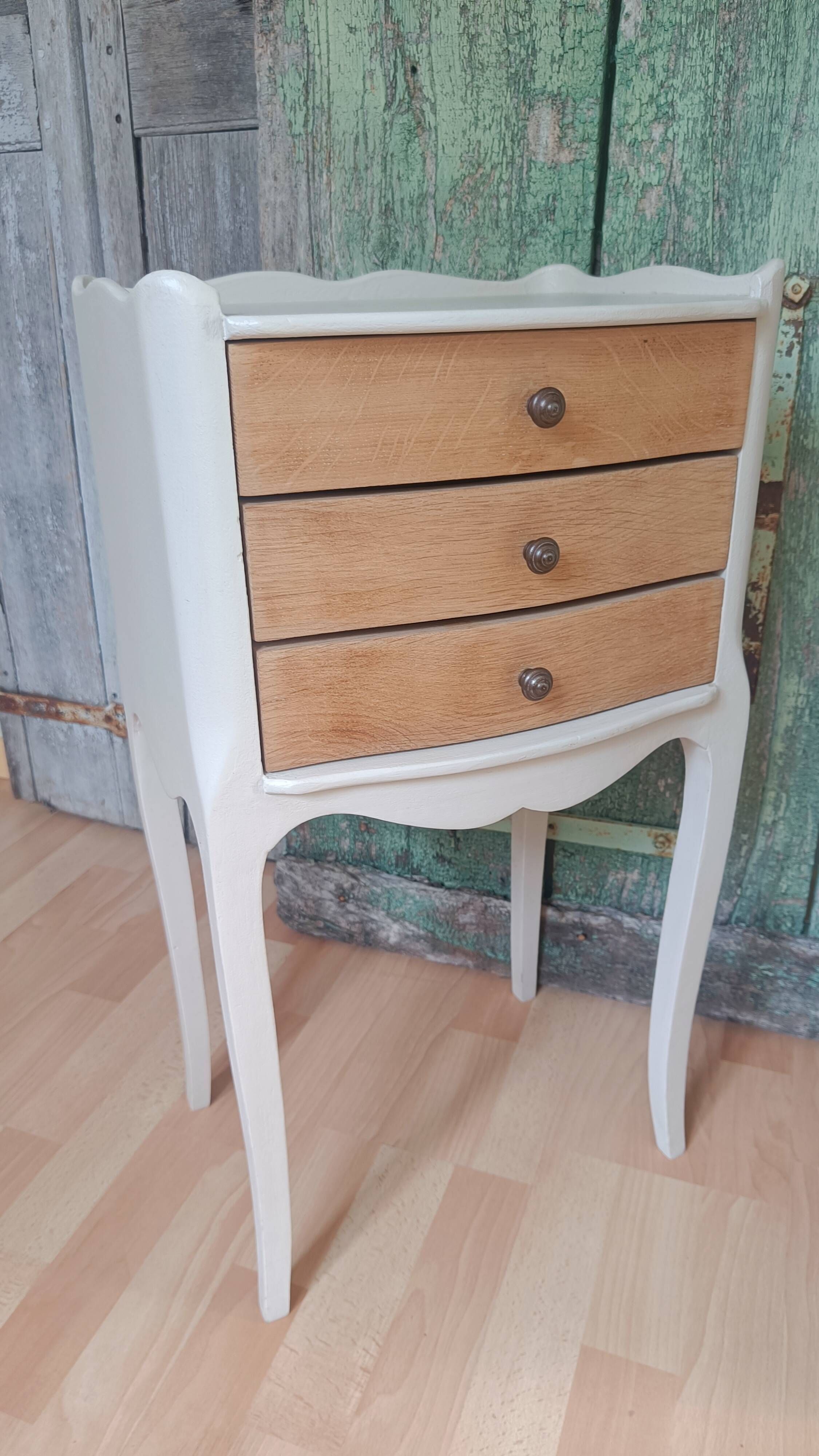 Vintage wooden bedside table with 3 drawers.